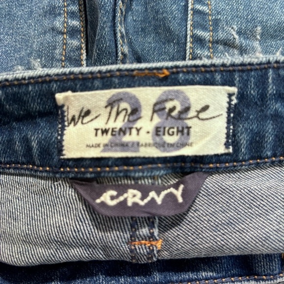 WE THE FREE SZ 28 Shorts CRVY Raw Hem Button Fly Slits Free People Denim Jeans - Picture 9 of 12